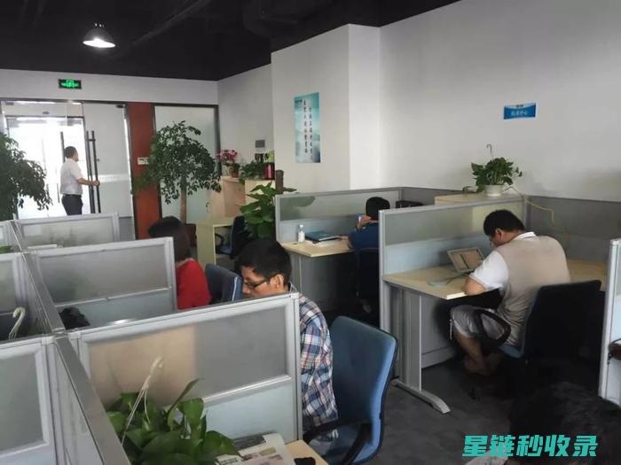 办公室人士必备！皮带收纳小窍门分享 (办公室的人一般需要什么)