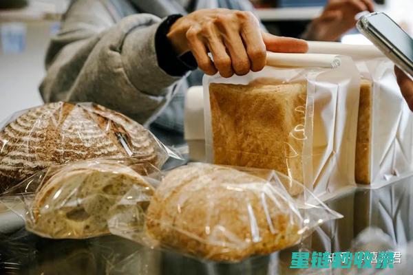 面包保鲜攻略：掌握这些方法延长面包的食用时间 (面包保鲜攻略图)