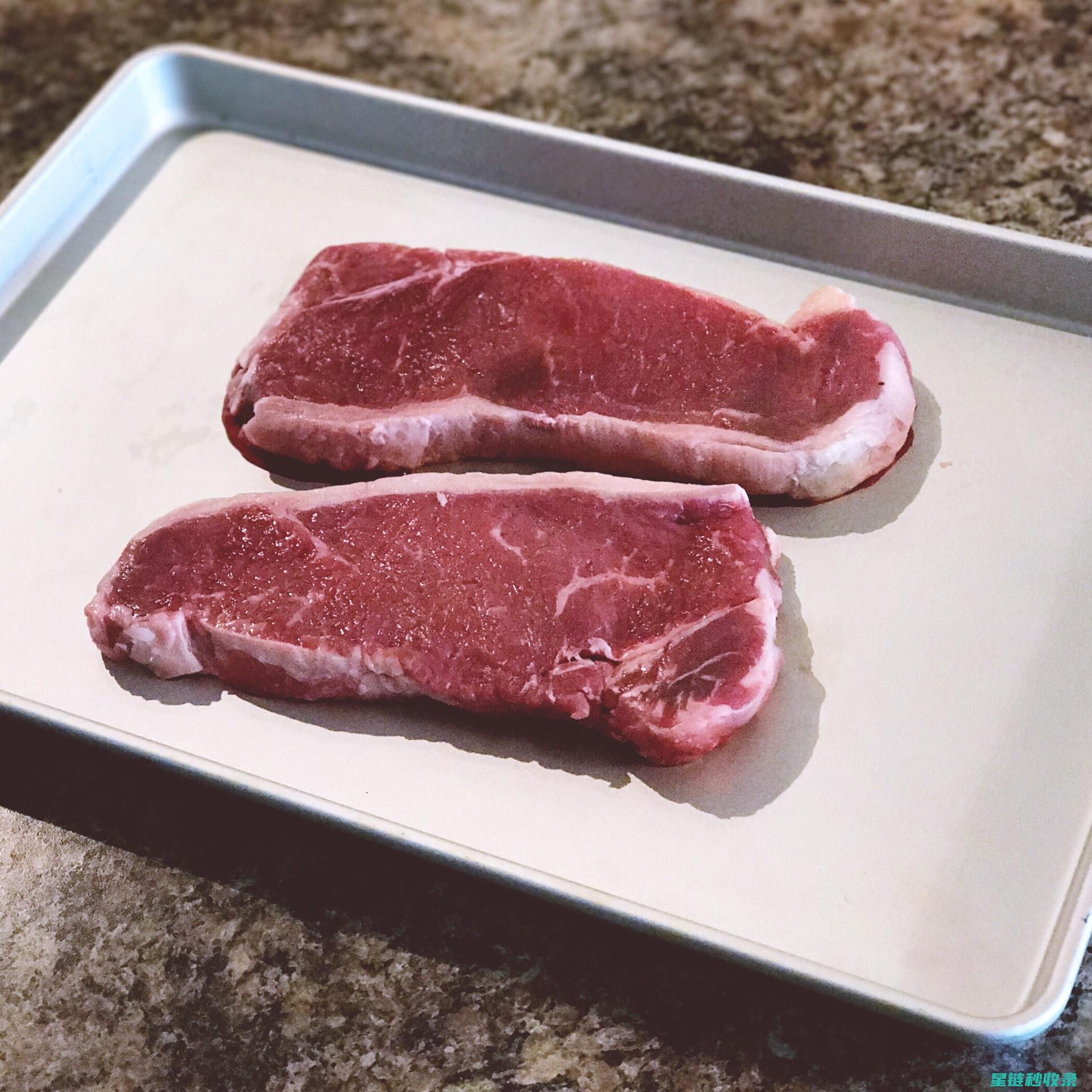 快速解冻肉类：厨房小窍门，轻松解决大问题 (怎么才能快速解冻肉类)