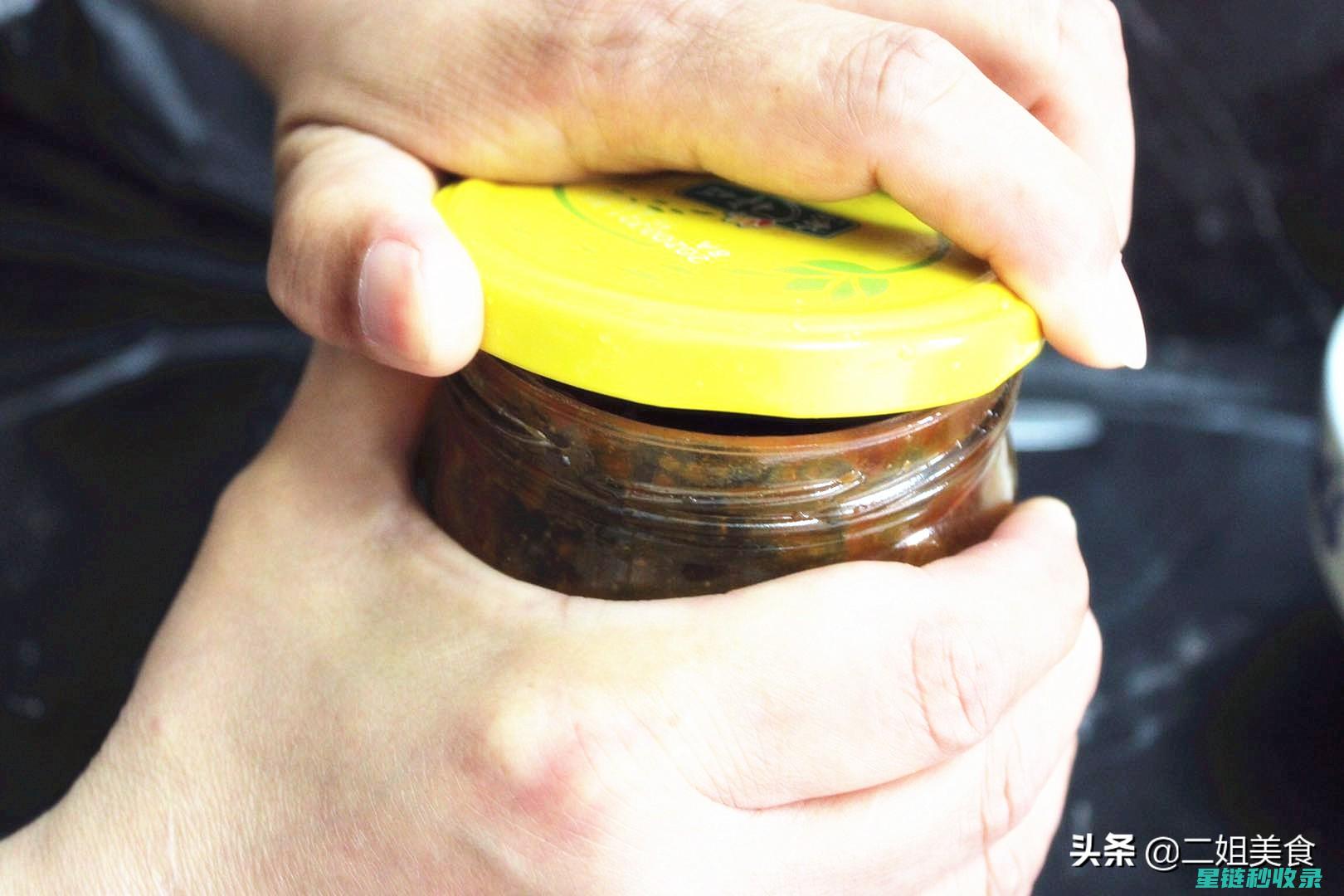 开罐头时不小心把罐头砸破了，还能用吗？ (开罐头时不小心打开了)